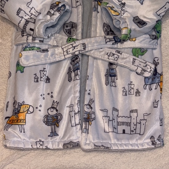 Fuzzy toddler robe - Picture 3 of 4